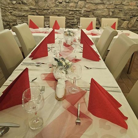 Hotel U Mesta Prahy Nachod Bagian luar foto