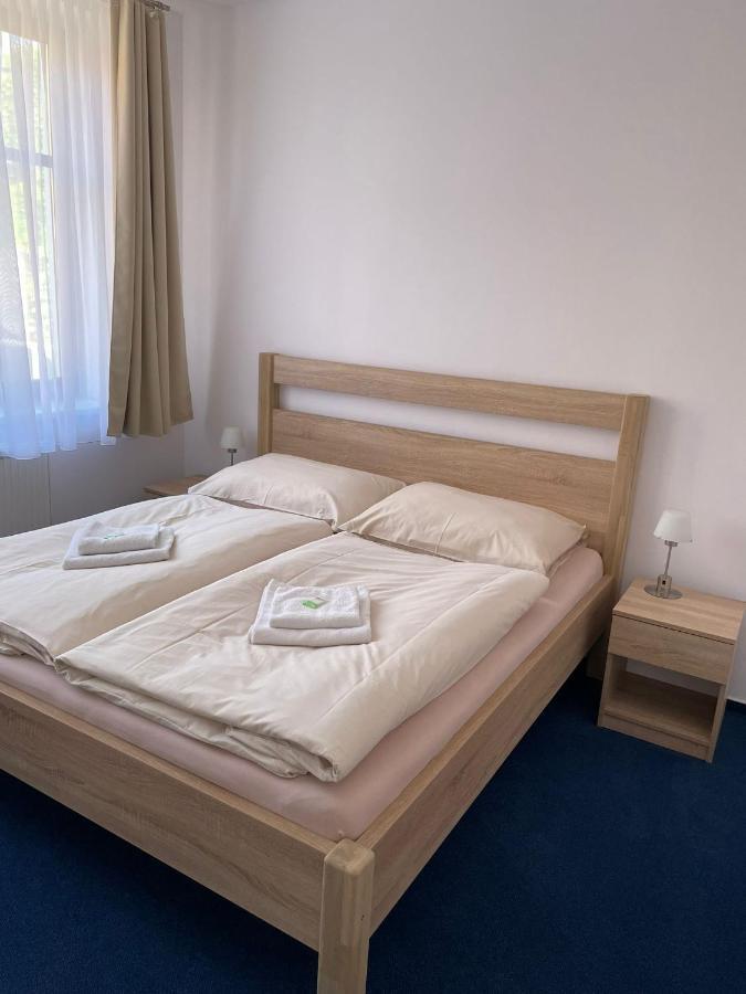 Hotel U Mesta Prahy Nachod Bagian luar foto