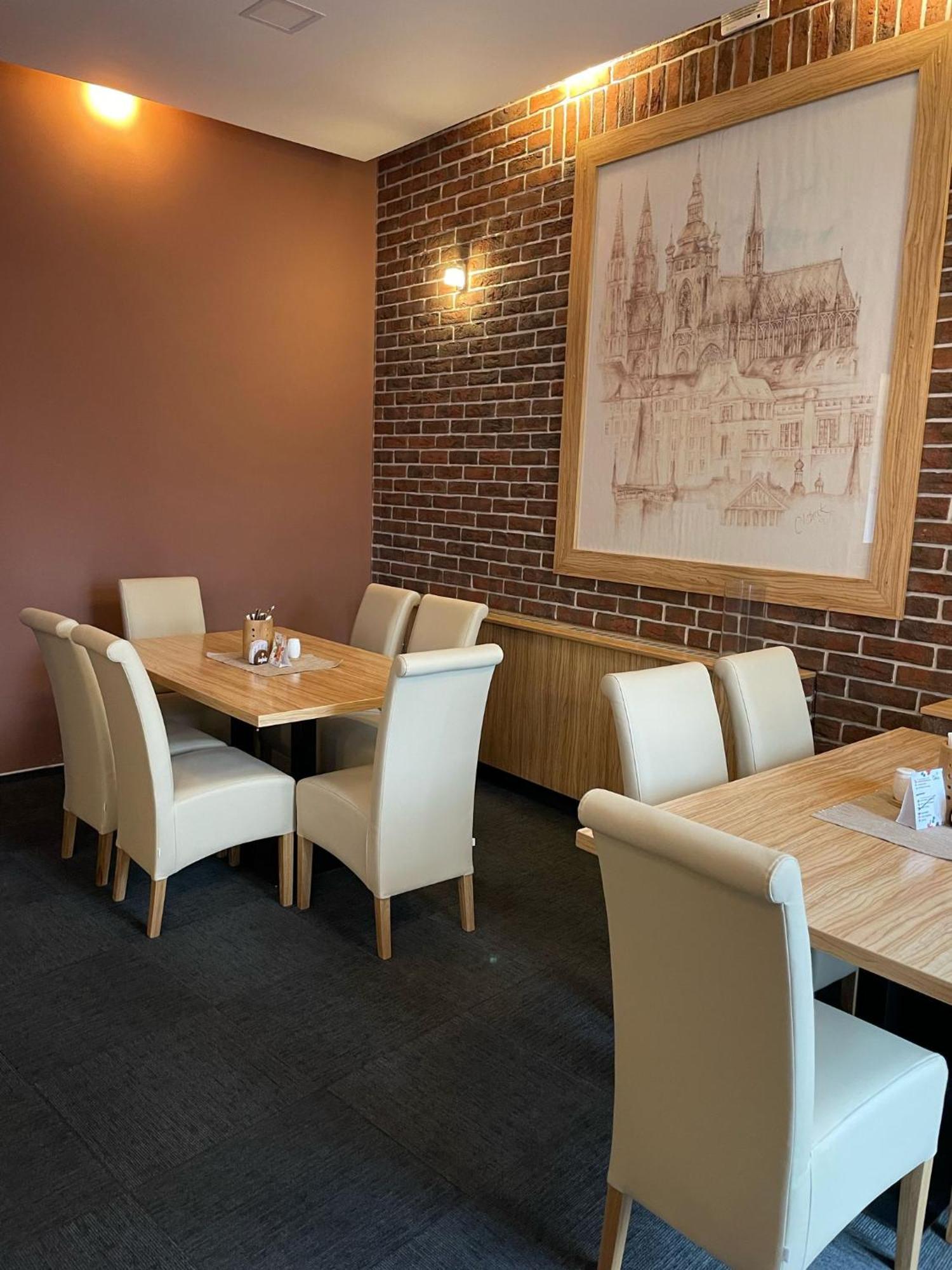 Hotel U Mesta Prahy Nachod Bagian luar foto