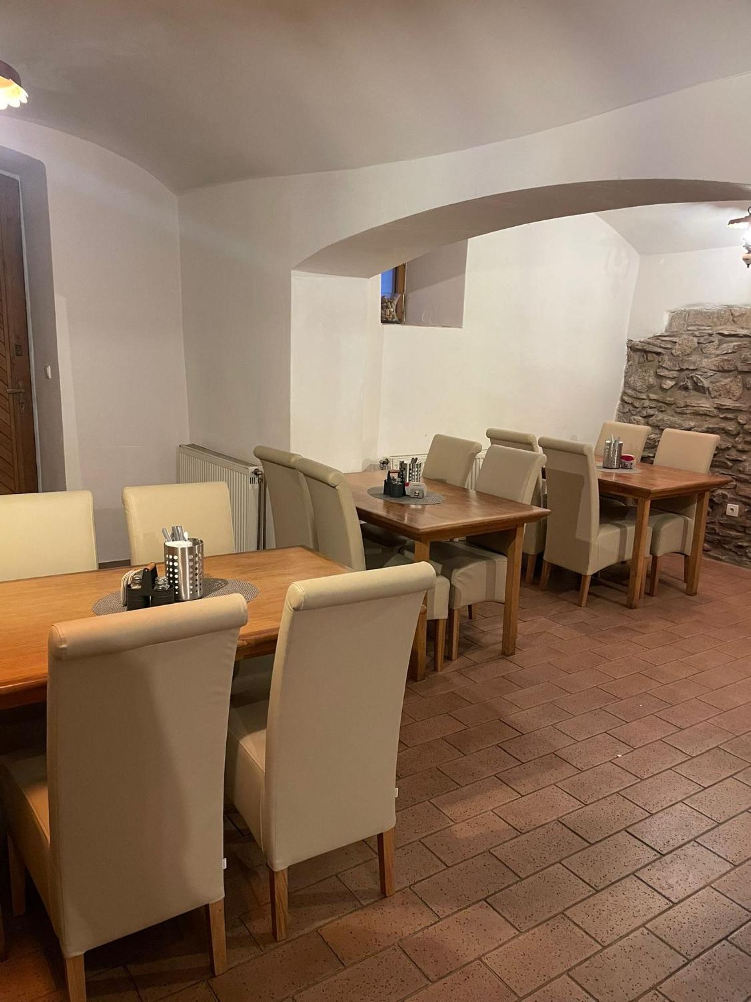 Hotel U Mesta Prahy Nachod Bagian luar foto