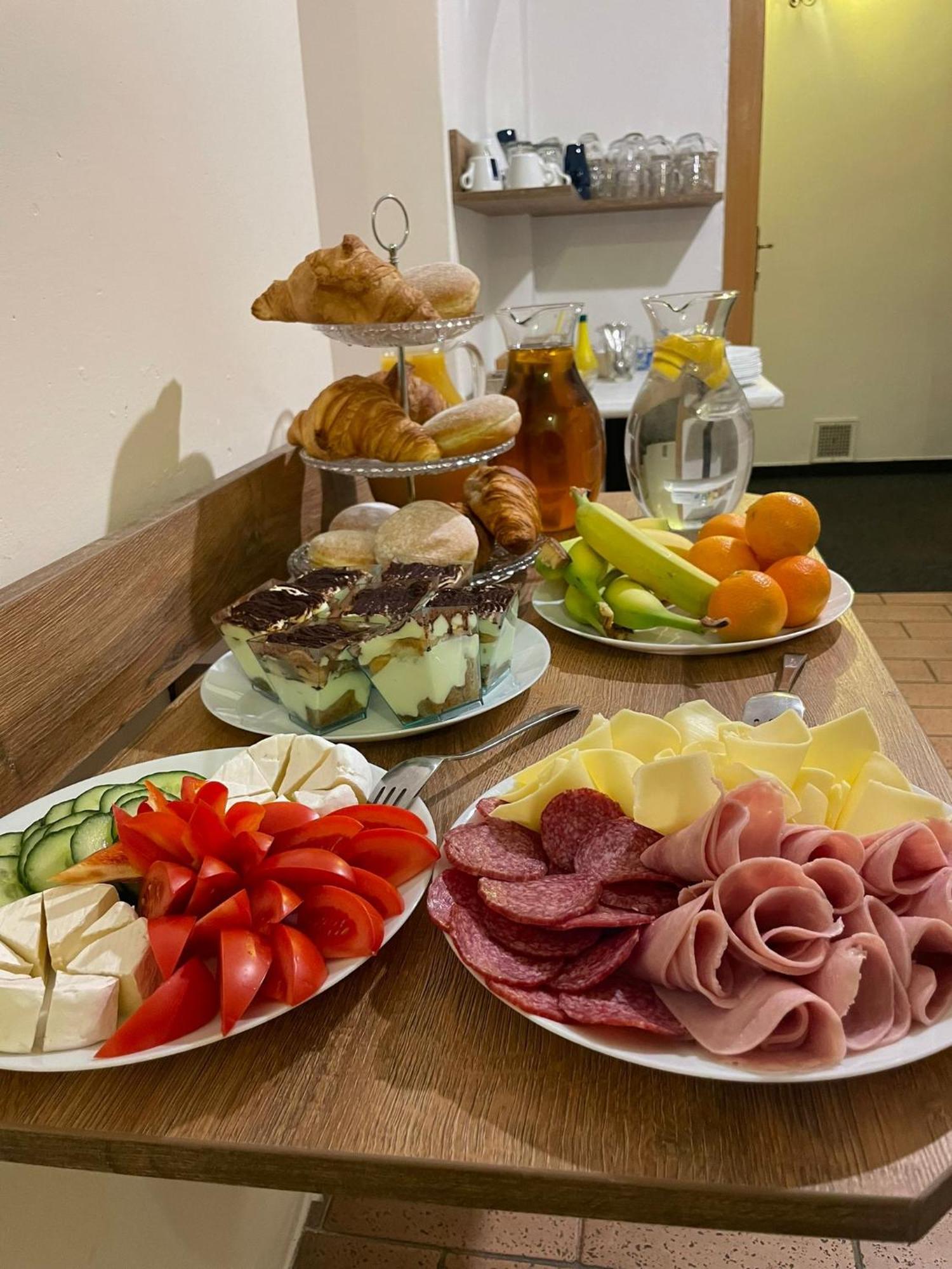 Hotel U Mesta Prahy Nachod Bagian luar foto